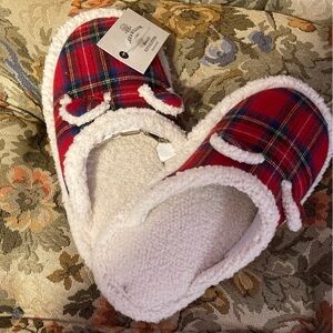 NWT sz 2/3 kids slippers